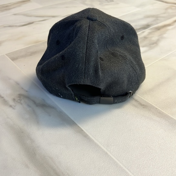 REI hat - Picture 2 of 3